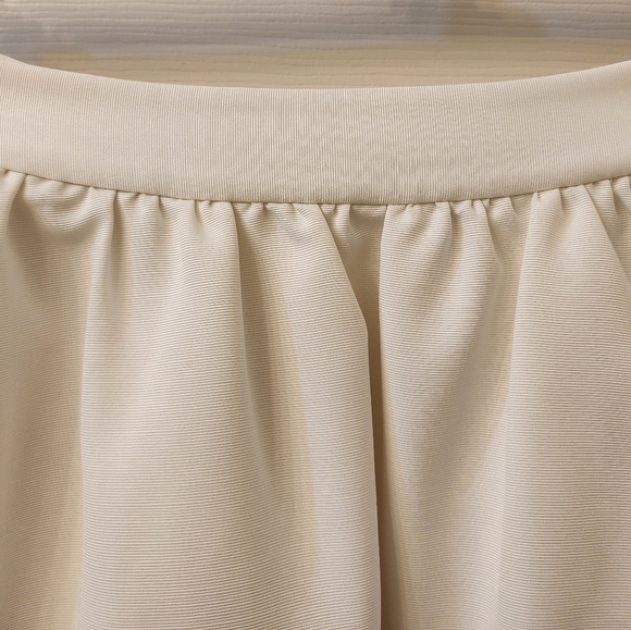 Express A-line mini skirt with lace bottom ivory size 4 - Picture 3 of 8